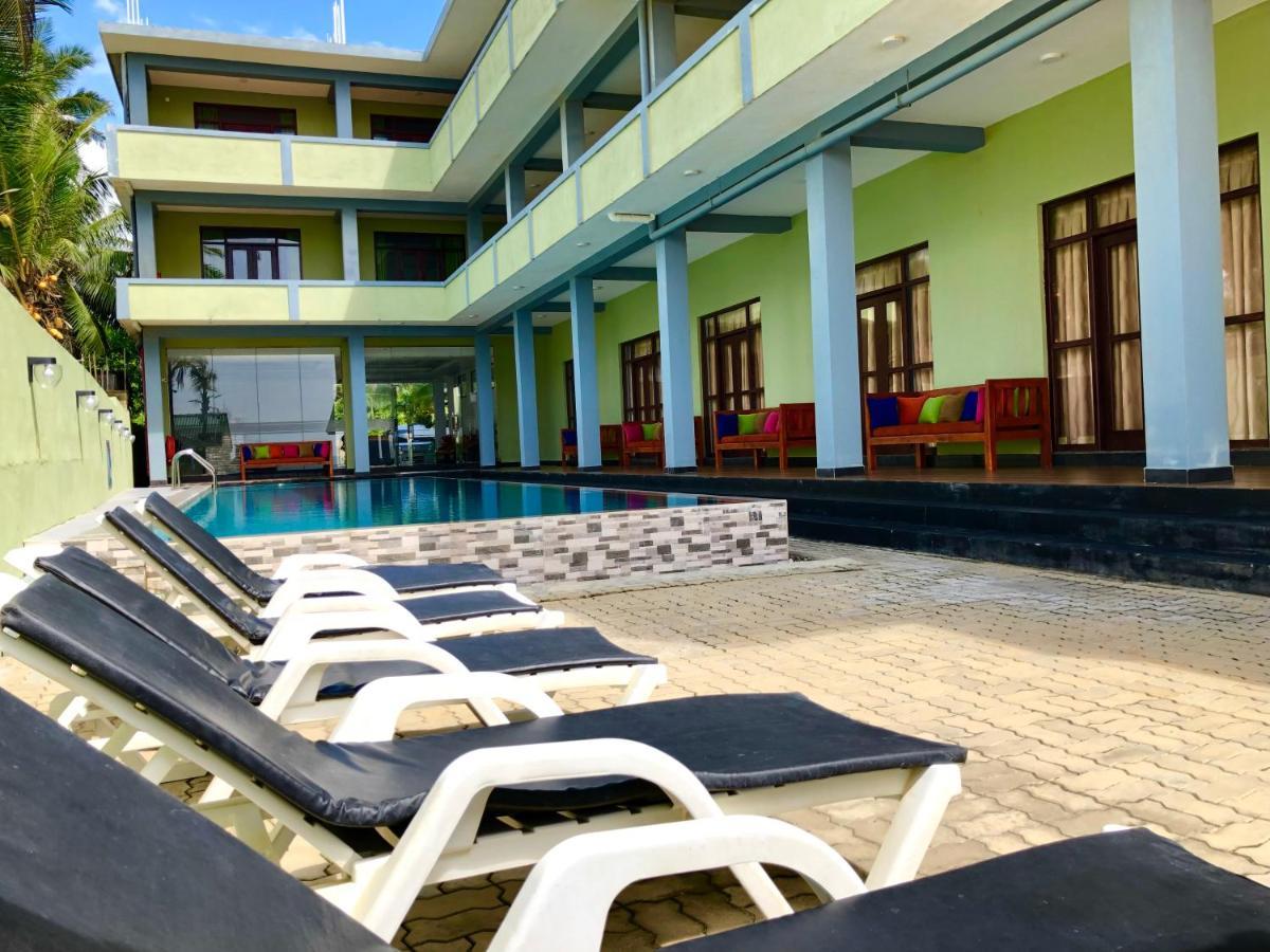 Serenade Beach Hotel Hikkaduwa Esterno foto