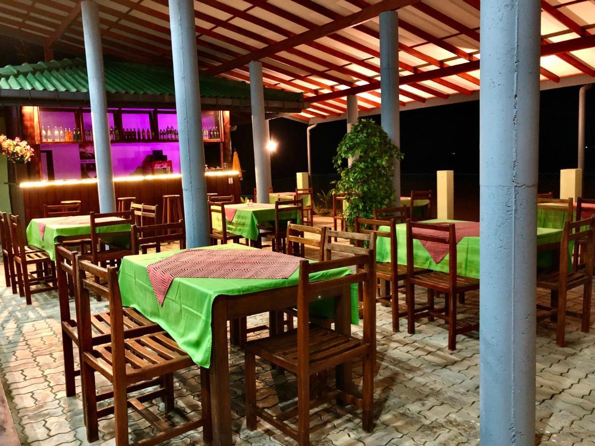 Serenade Beach Hotel Hikkaduwa Esterno foto