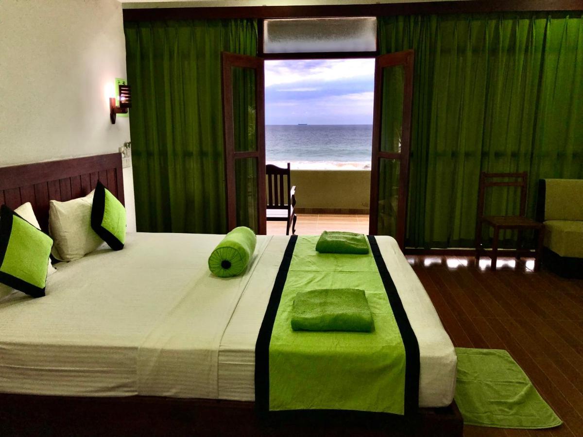 Serenade Beach Hotel Hikkaduwa Esterno foto