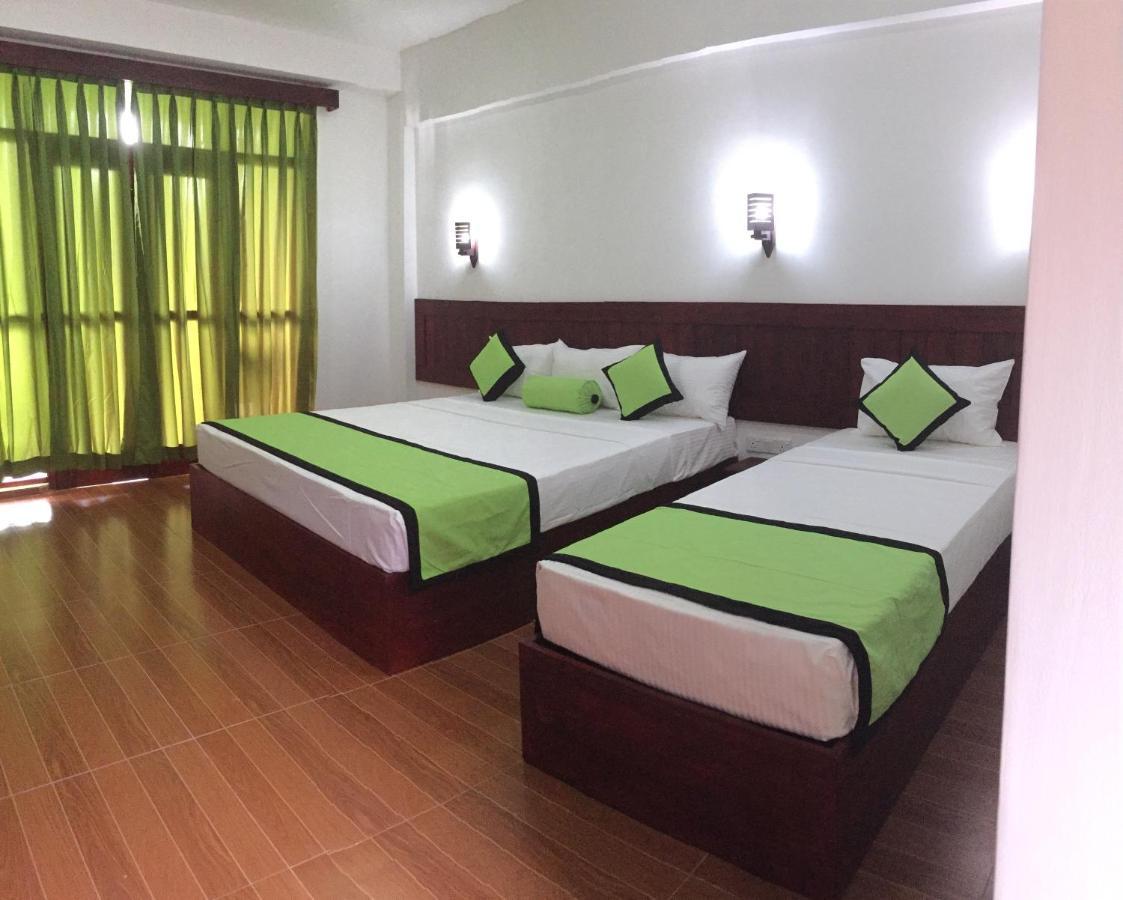 Serenade Beach Hotel Hikkaduwa Esterno foto