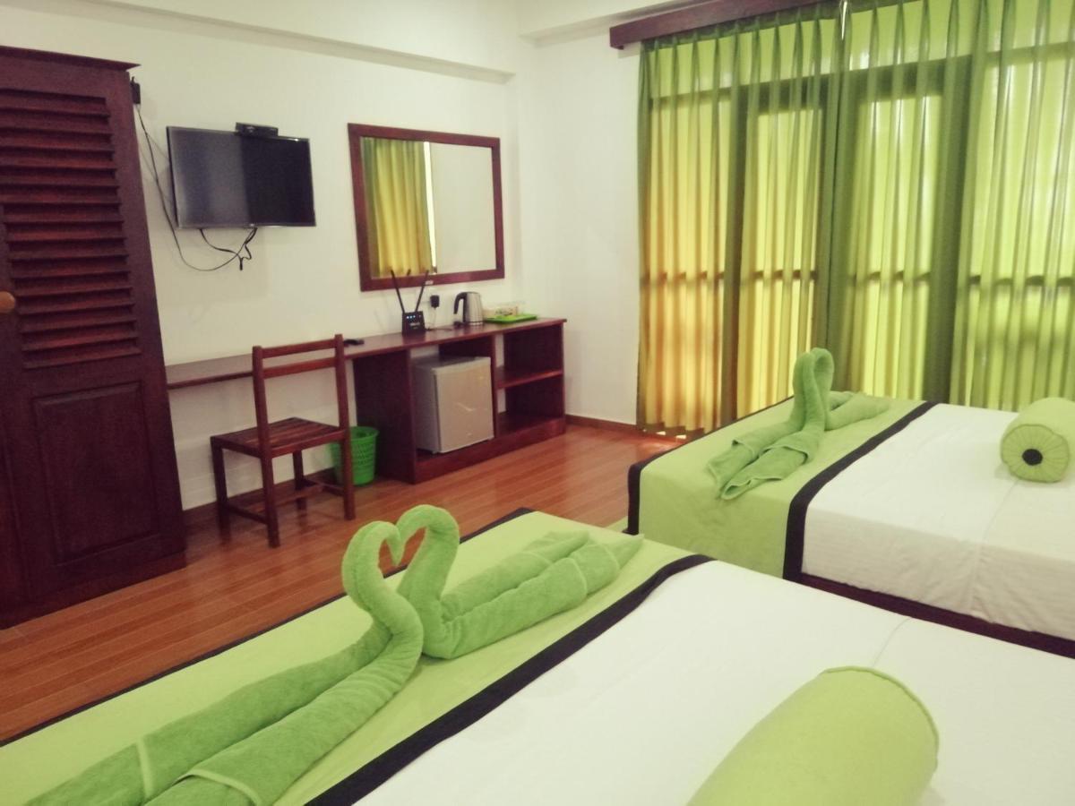 Serenade Beach Hotel Hikkaduwa Esterno foto