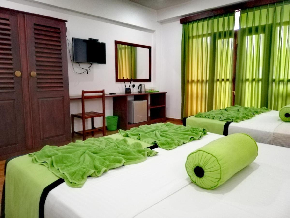 Serenade Beach Hotel Hikkaduwa Esterno foto