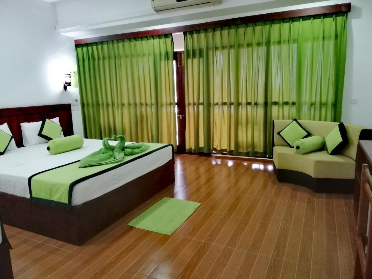 Serenade Beach Hotel Hikkaduwa Esterno foto
